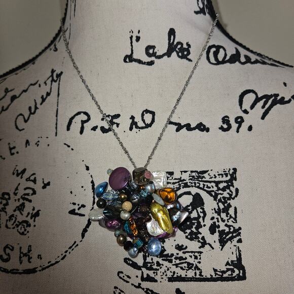 New! One of a Kind! Cluster Pendant Necklace - Picture 2 of 6